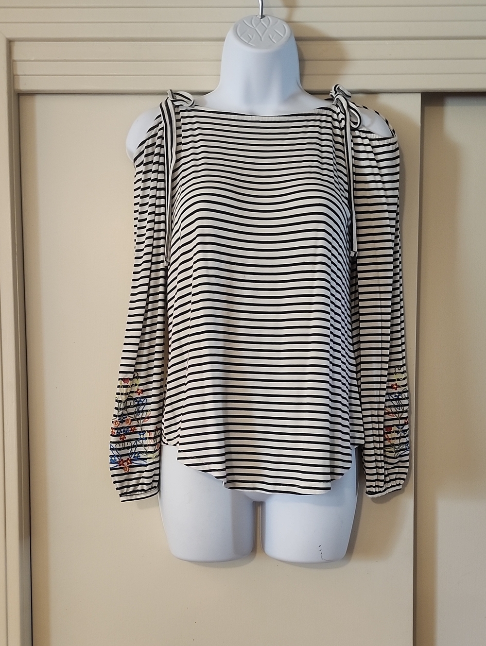 Neiman Marcus Women Black White Striped Cold-Shoulder Blouse Embroidered Sleeves